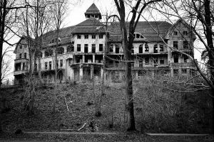 1280px-The_Haunted_House_Das_Geisterhaus_(5360049608)