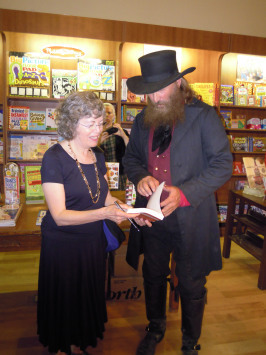 545.Robbie & me inside River Reader
