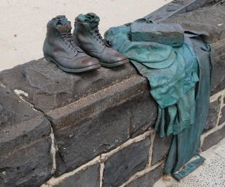  photo melbourne-sculptures_zpse71af5ec.jpg