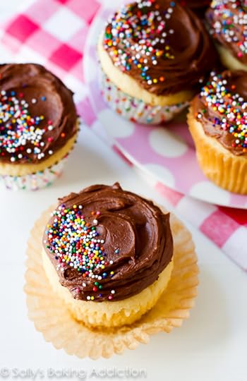 Super-moist Yellow Cupcakes with Milk Chocolate Frosting by sallysbakingaddiction.com. Finally the perfect homemade yellow cupcake recipe! 