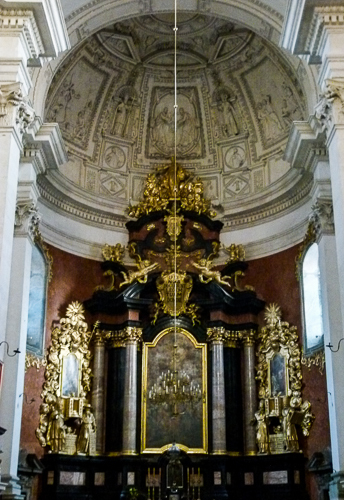 Monumental Altar