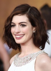 anne-hathaway-short-hairstyles-59977635