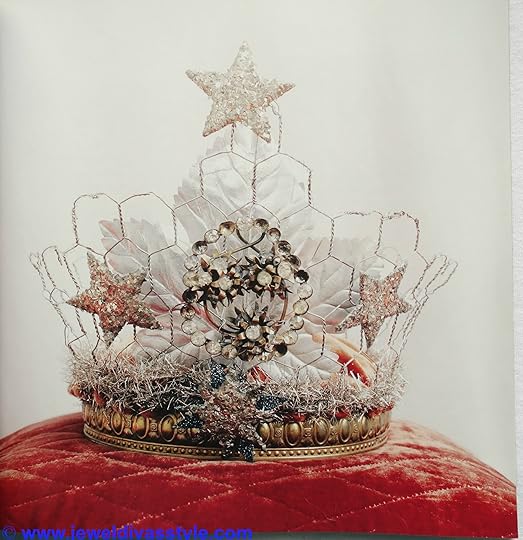 BOOK STYLE: CROWNS & TIARAS