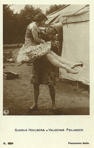 Valdemar Psilander and Gudrun Houlberg in Klovnen