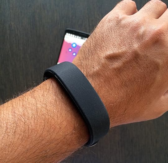 Sony_Smartband_OnHand