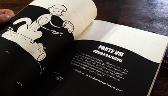 coelha mordendo o livro