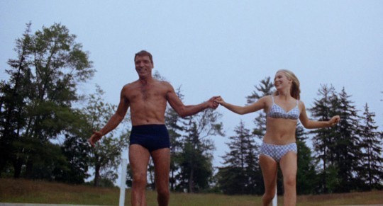 Men's Style Tips: How a swimsuit should fit