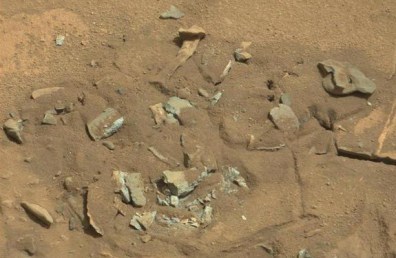 mars-thigh-bone-illusion-curiosity-photo