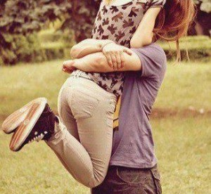 Guy-holding-his-girl-in-arms-so-tight-326x300