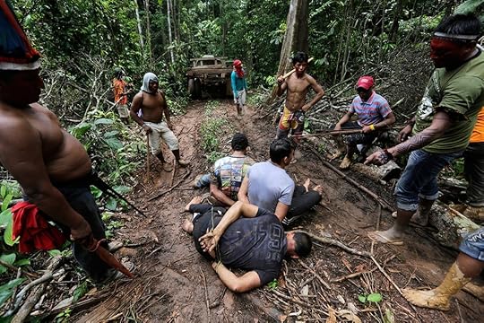 amazon-tribe-fights-loggers-environment-06