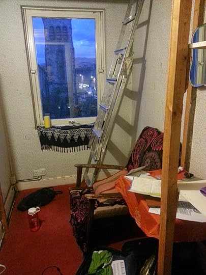 Renting an Airbnb room in Edinburgh during the Fringe festival