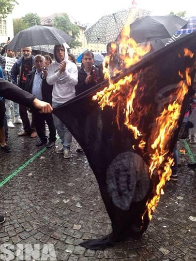 Bthkf75CQAAit8H.jpg large