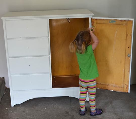 painted-dresser