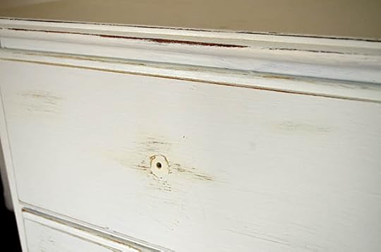 distressing-furniture