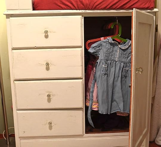 distressed-vintage-dresser