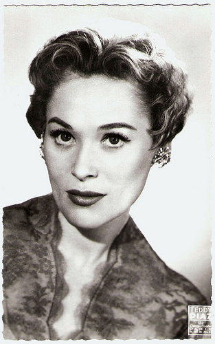 Bella Darvi