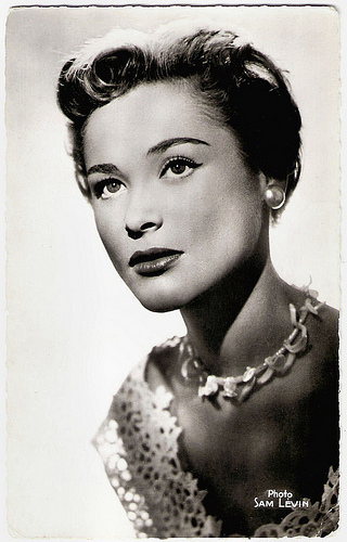 Bella Darvi