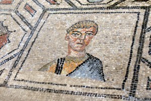 Aquileia_Basilica_-_Mosaik_29_Stifter