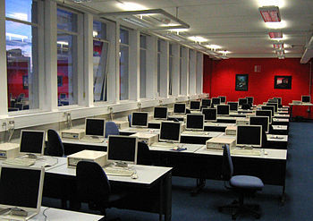 This is a photo of a computer lab on the Unive...