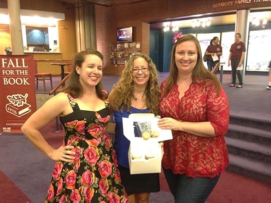 Meeting up with Elisabeth of Cooking Up Romance and writer Taylor Reynolds, who brought deliciousness with them!