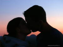 kissing-couples-wallpaper-love-coule in dark-love images download-romantic love images download-cute love images download-hot love images download-love-kiss-couple-cute couple-www.143loveu.blogspot.in