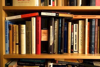 Adorno shelf