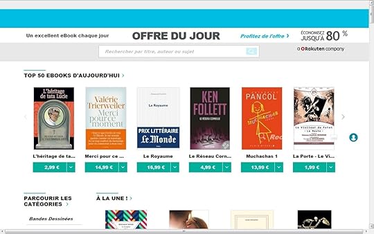 Tata Lucie devant le livre de Valérie Trierweiler!