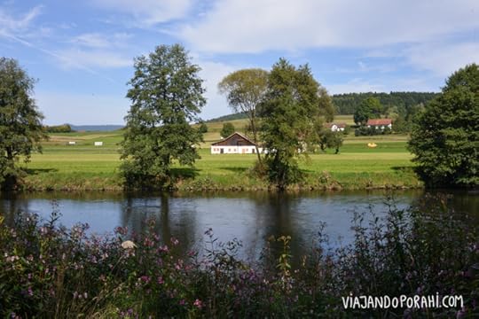 Paisaje bordeando el río