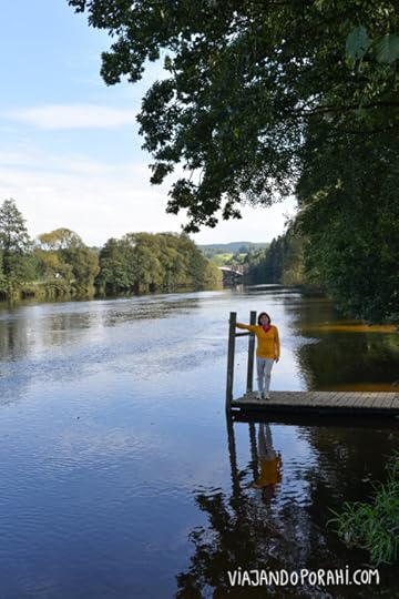 A lo lejos se ve el puente