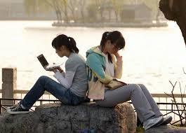 girls reading 