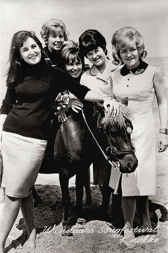 Shirley Zwerus, Willeke Alberti, Trea Dobbs, Rita Hovink, Ilonka Bilushka