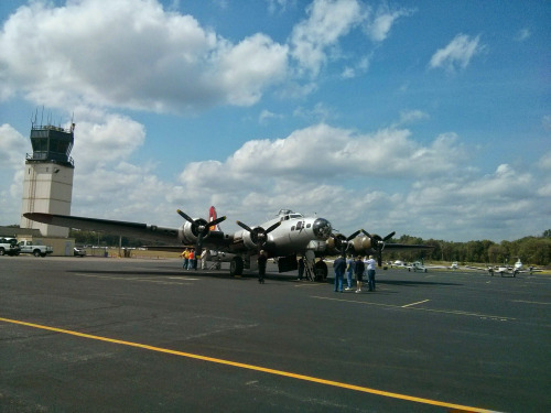 b17 wingspan