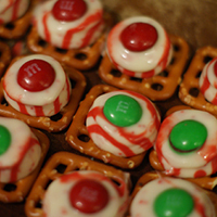 Peppermint Chocolate Pretzel Treats