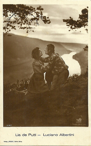 Luciano Albertini and Lya de Putti in Die Schlucht des Todes