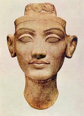 picture of unfinished bust of Nefertiti