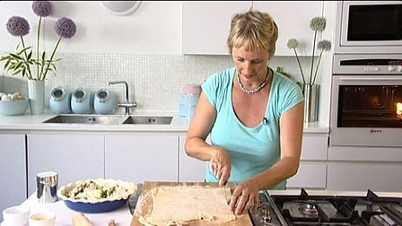 Covering a pie with a pastry lid