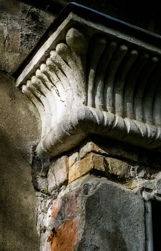 Cornice in the Egyptian Avenue