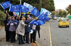 1413197174702_wps_37_Midwives_take_part_in_a_s