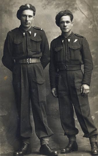 Szeregowiec (Private) Toni Paszkiewicz (right) with an unknown Polish starszy szeregowiec (Lance Corporal).
