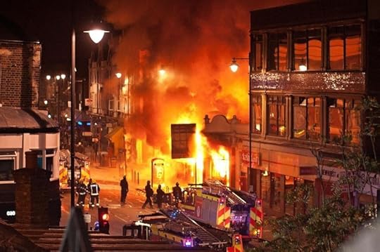 Tottenham Riots, by Beacon Radio. CC-BY-SA-2.0 via Flickr.