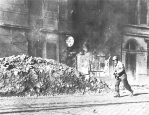 US rifleman in Aachen (US Army Center of Military History)