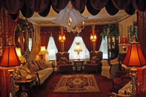 VictorianLivingRoom
