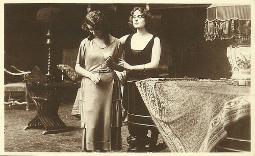Pina Menichelli and Orietta Claudi in La seconda moglie