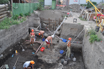 Archaeologists with the Saratov Regional Museum of Local Lore have uncovered part of the ancient city of Ukek, founded by the descendents of Genghis Khan.