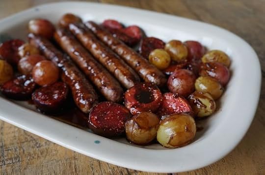 Salchichas higos uvas