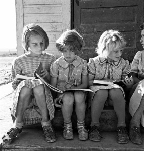 Dorothea Lange - Girls of Lincoln Bench School study their reading lesson. Near Ontario, Malheur County, Oregon, 1939