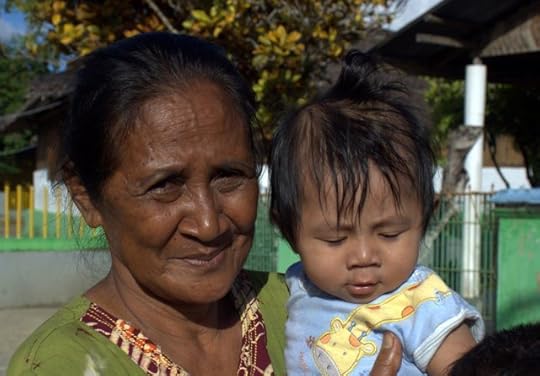 Nenek dan cucunya, Maluku