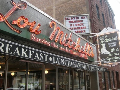 File:Lou Mitchells in Chicago.jpg