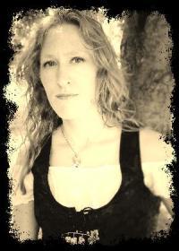 MEDIA KIT Author Photo retro smaller