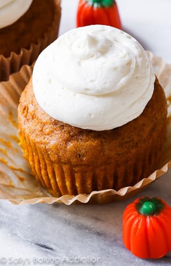 Spiced Pumpkin Cupcakes with Marshmallow Frosting-- these will be your new favorite pumpkin dessert! Recipe on sallysbakingaddiction.com